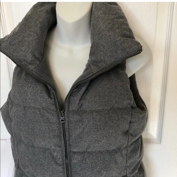 Tweedt Gray Puffer Coat Vest Full Zip front pockets Classic Vest Small Old Navy - Picture 3 of 11